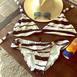 Two-piece black and white Vix bikini